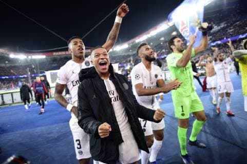 joie des joueurs du PSG en fin de match KIMPEMBE Presnel (PSG) MBAPPE Kylian (PSG) Eric Maxim Choup Moting (PSG) FOOTBALL : PSG vs FC Liverpool - Ligue des Champions UEFA - Paris - 28 11 2018 JBAutissier Panoramic 