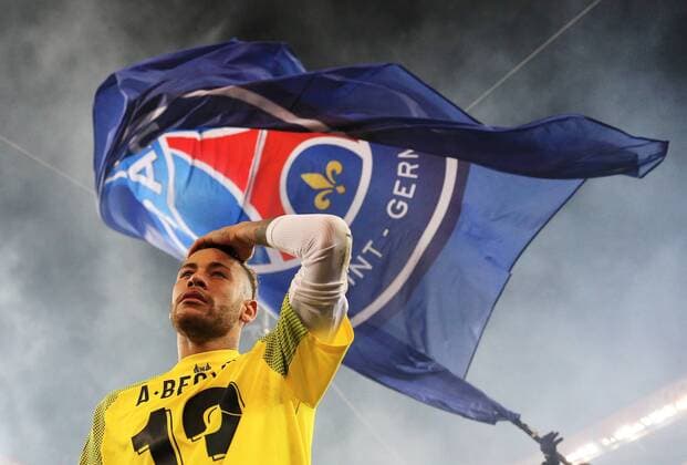 Neymar of Paris Saint-Germain celebrates at full time during the UEFA Champions League Group C match at the Parc des Princes Stadium, Paris. Picture date: 28th November 2018. Picture credit should read: Matt McNulty Sportimage EDITORIAL USE ONLY. No use with unauthorised audio, video, data, fixture lists, club league logos or live services. Online in-match use limited to 120 images, no video emulation. No use in betting, games or single club league player publications. SPI_MM_PSG_Liverpool_72.JPG