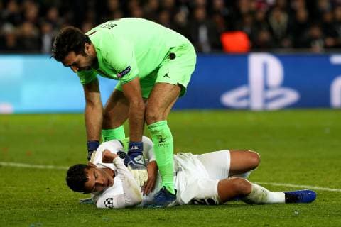 28th November 2018, Parc des Princes, Paris, France; UEFA Champions League football, Paris St-Germain versus Liverpool; Buffon goalkeeper of Paris Saint Germain assists his injured team mate Thiago Silva  ActionPlus12083871 PedroxSalado