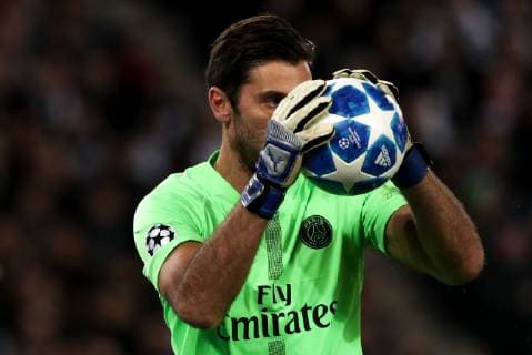 28th November 2018, Parc des Princes, Paris, France; UEFA Champions League football, Paris St-Germain versus Liverpool; Buffon goalkeeper of Paris Saint Germain with the ball  ActionPlus12083873 PedroxSalado
