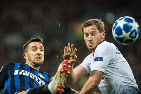 Sport Bilder des Tages LONDON, ENGLAND - NOVEMBER 28: MatÃ­as Vecino of FC Internazionale and Jan Vertonghen of Tottenham Hotspur during the Group B match of the UEFA Champions League between Tottenham Hotspur and FC Internazionale at Wembley Stadium on November 28, 2018 in London, United Kingdom. (Photo by Sebastian Frej) SPO, SOC, FOC  Copyright: xSebastianxFrej