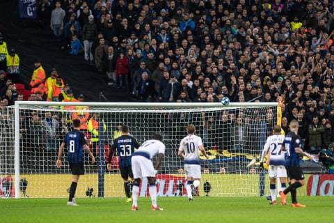 LONDON, ENGLAND - NOVEMBER 28: ball hit crossbar after Harry Winks shot (not on picture) during the Group B match of the UEFA Champions League between Tottenham Hotspur and FC Internazionale at Wembley Stadium on November 28, 2018 in London, United Kingdom. (Photo by Sebastian Frej) SPO, SOC, FOC  Copyright: xSebastianxFrej
