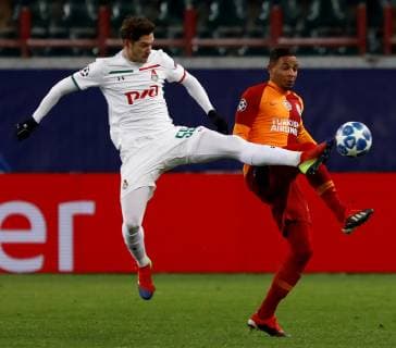 MOSCOW, RUSSIA - NOVEMBER 28: Aleksei Miranchuk (L) of FC Lokomotiv Moscow and Fernando of Galatasaray vie for the ball during the Group D match of the UEFA Champions League between FC Lokomotiv Moscow and Galatasaray at Lokomotiv Stadium on November 28, 2018 in Moscow, Russia. SPO, SOC, FOC, SPO, SOC, FOC 