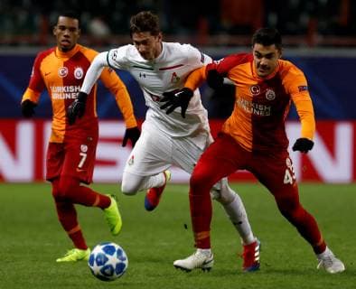 MOSCOW, RUSSIA - NOVEMBER 28: Aleksei Miranchuk (C) of FC Lokomotiv Moscow vies for the ball with Garry Rodrigues (L) and Ozan Kabak of Galatasaray during the Group D match of the UEFA Champions League between FC Lokomotiv Moscow and Galatasaray at Lokomotiv Stadium on November 28, 2018 in Moscow, Russia. SPO, SOC, FOC, SPO, SOC, FOC 