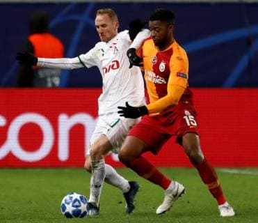 MOSCOW, RUSSIA - NOVEMBER 28: Vladislav Ignatyev (L) of FC Lokomotiv Moscow and Ryan Donk of Galatasaray vie for the ball during the Group D match of the UEFA Champions League between FC Lokomotiv Moscow and Galatasaray at Lokomotiv Stadium on November 28, 2018 in Moscow, Russia. SPO, SOC, FOC, SPO, SOC, FOC 