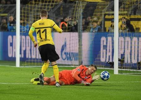 28 11 2018 Football UEFA Champions League Season 2018 2019 Preliminary Round 5 Matchday Borussia Dortmund Club Bruegge 0 0 Marco Reus Borussia Dortmund li vs. goalkeeper Ethan Horvath FC Bruegge Team2