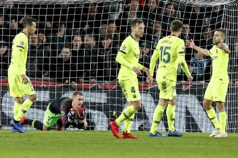 EINDHOVEN, Philips Stadium, PSV - Barcelona , football, Champions League, season 2018-2019 , 28-11-2018 . Barcelona goalkeeper Marc-Andre ter Stegen on the ball during the game PSV - Barcelona . PSV - Barcelona  x2653905x