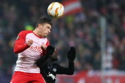 SOCCER - UEFA EL, RBS vs RB Leipzig SALZBURG,AUSTRIA,29.NOV.18 - SOCCER - UEFA Europa League, group stage, Red Bull Salzburg vs RasenBallsport Leipzig. Image shows Zlatko Junuzovic (RBS) and Jean-Kevin Augustin (RB Leipzig). GEPAxpictures xMathiasxMandl