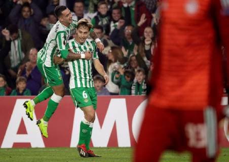 Real Betis Sergio Canales (L) and teammate Sergio Leon (L) react after scoring during a UEFA Europa League group F soccer match between Real Betis and Olympiacos at the Benito Villamarin stadium in Seville, southern Spain, 29 November 2018. Real Betis vs Olympiacos !ACHTUNG: NUR REDAKTIONELLE NUTZUNG!  Copyright: xJULIOxMUNOZx GRAF8849 20181129-636791198783228713