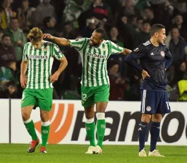 Real Betis Sidnei and Sergio Canales jubilate a goal during a UEFA Europa League group F soccer match between Real Betis and Olympiacos at the Benito Villamarin stadium in Seville, southern Spain, 29 November 2018. Real Betis vs Olympiacos !ACHTUNG: NUR REDAKTIONELLE NUTZUNG!  Copyright: xRaulxCarox GRAF8858 20181129-636791208052853148