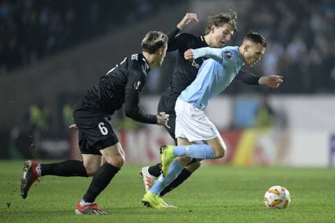 Genk s Sebastien Dewaest, Genk s Sander Berge and Malmo FF s midfielder Arnor Ingvi Traustason fight for the ball during the match between Belgian soccer team KRC Genk and Swedish club Malmo in Malmo, Sweden, Thursday 29 November 2018, on the fifth day of the UEFA Europa League group stage, in group I. YORICKxJANSENS  x05479497x