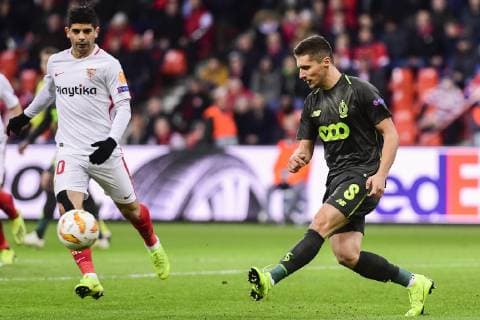 Sevilla s midfielder Ever Banega and Standard s Gojko Cimirot fight for the ball during the match between Belgian soccer team Standard de Liege and Spanish club Sevilla, in Liege, Thursday 29 November 2018 on the fifth day of the UEFA Europa League group stage, in group J. LAURIExDIEFFEMBACQ  x05479515x