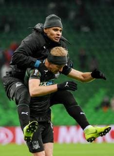 KRASNODAR, RUSSIA - NOVEMBER 29, 2018: FC Krasnodar s Ari (L) and Yuri Gazinsky celebrate their victory in the 2018 19 UEFA Europa League Group J Round 5 football match against Akhisar Belediyespor at Krasnodar Stadium. Maxim Romanov TASS  TS0994F6