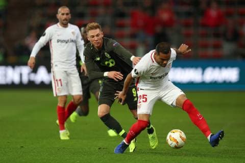 Standard s Renaud Emond and Sevilla s defender Gabriel Mercado fight for the ball during the match between Belgian soccer team Standard de Liege and Spanish club Sevilla, in Liege, Thursday 29 November 2018 on the fifth day of the UEFA Europa League group stage, in group J. BRUNOxFAHY  x05479521x