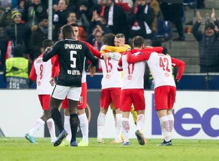 29 11 2018 Red Bull Arena Salzburg AUT UEFA EL FC Red Bull Salzburg vs RB Leipzig 5 Round in picture Cheers after the match during the UEFA Euro League 5th round match between FC Red Bull Salzburg and RB Leipzig at the Red Bull Arena in Salzburg Austria on 2018 11 29 Salzburg  EX_RHA