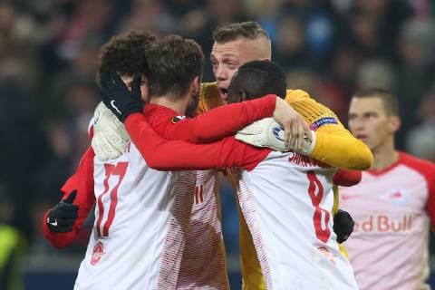 SOCCER - UEFA EL, RBS vs RB Leipzig SALZBURG,AUSTRIA,29.NOV.18 - SOCCER - UEFA Europa League, group stage, Red Bull Salzburg vs RasenBallsport Leipzig. Image shows Alexander Walke, Zlatko Junuzovic and Diadie Samassekou (RBS). GEPAxpictures xMathiasxMandl