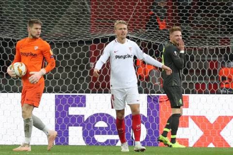 Standard s Renaud Emond (R) reacts during the match between Belgian soccer team Standard de Liege and Spanish club Sevilla, in Liege, Thursday 29 November 2018 on the fifth day of the UEFA Europa League group stage, in group J. BRUNOxFAHY  x05479576x