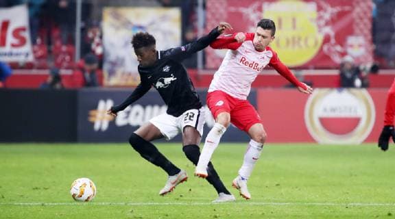 Salzburg RB Leipzig Football Euro League Salzburg 29 11 2018 Red Bull Arena Football UEFA Europa League Group B 5 Matchday FC Red Bull Salzburg vs. RB Leipzig 1 0 0 0 In the picture from left Nordi Mukiele 22 RB Leipzig and Zlatko Junuzovic 16 Salzburg According to UEFAs specifications, it is prohibited to exploit or have exploited photographs taken in the stadium and or during the match in the form of sequence images or video-like photo sequences