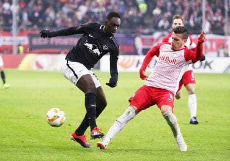 Salzburg RB Leipzig Football Euro League Salzburg 29 11 2018 Red Bull Arena Football UEFA Europa League Group B 5 Matchday FC Red Bull Salzburg vs. RB Leipzig 1 0 0 0 In the picture from left Jean Kevin Augustin 29 RB Leipzig and Zlatko Junuzovic 16 Salzburg According to UEFAs specifications, it is prohibited to exploit or have exploited photographs taken in the stadium and or during the match in the form of sequence images and or video-like photo sequences