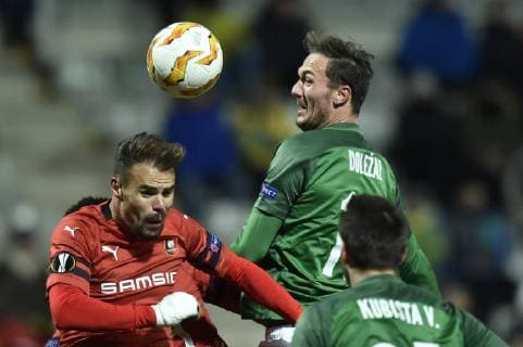 L-R DAMIEN DA SILVA (Rennes) and MARTIN DOLEZAL (Jablonec) in action during the UEFA Europa League, Group K, match between FK Jablonec and Stade Rennes FC, in Jablonec nad Nisou, Czech Republic, on November 29, 2018. (CTKxPhoto RadekxPetrasek) CTKPhotoP201811291123301  _PER7116