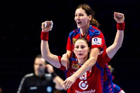 181130 Jelena Zivkovic and Jovana Stoiljkovic of Serbia celebrates after the EHF European Women?s Handball Championship match between Serbia and Poland on November 30, 2018 in Nantes. Photo: Ludvig Thunman BILDBYRAN kod LT 35556  Copyright: LUDVIGxTHUNMAN BB181130BB152