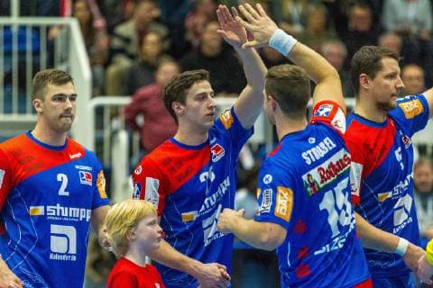 Lukas Saueressig Balingen Weilstetten 26 and Martin Strobel Balingen Weilstetten 15 clap each other before the game at the game TUSEM Essen vs. HBW Balingen Weilstetten Handball 2 Bundesliga 30 11 2018 TUSEM Essen vs. HBW Balingen Weilstetten Handball 2 Bundesliga 30 11 2018 Essen Copyright: xEIBNER MarioxHommesx EP_MHS