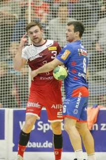 Jonas Ellwanger Essen 3 complains to the referee and shows his head after blocking at the game TUSEM Essen vs. HBW Balingen Weilstetten Handball 2 Bundesliga 30 11 2018 TUSEM Essen vs. HBW Balingen Weilstetten Handball 2 Bundesliga 30 11 2018 Essen Copyright: xEIBNER MarioxHommesx EP_MHS