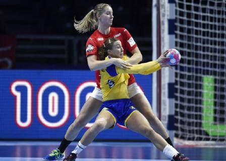Sport Bilder des Tages Handball, EM, Damen, Dänemark - Schweden EM kamp mellem Danmark-Sverige i Nantes, Frankrig fredag 30 november 2018. , Denmark  Copyright: LiselottexSabroex cop101 spdk20181130-210859-L