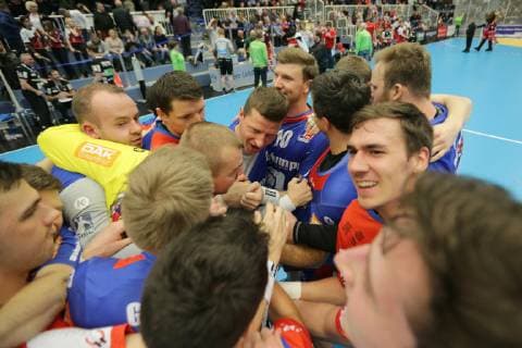 The players of HBW Balingen Weilstetten celebrate the victory at the game TUSEM Essen vs. HBW Balingen Weilstetten Handball 2 Bundesliga 30 11 2018 TUSEM Essen vs. HBW Balingen Weilstetten Handball 2 Bundesliga 30 11 2018 Essen Copyright: xEIBNER MarioxHommesx EP_MHS