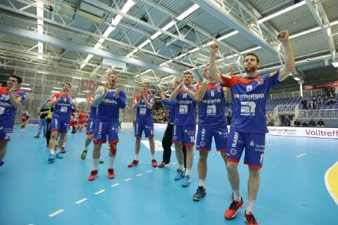 The players of HBW Balingen Weilstetten celebrate the victory at the game TUSEM Essen vs. HBW Balingen Weilstetten Handball 2 Bundesliga 30 11 2018 TUSEM Essen vs. HBW Balingen Weilstetten Handball 2 Bundesliga 30 11 2018 Essen Copyright: xEIBNER MarioxHommesx EP_MHS