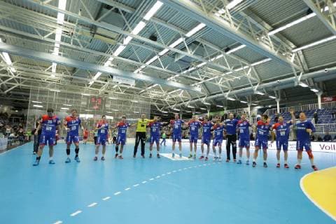 The players of HBW Balingen Weilstetten celebrate the victory at the game TUSEM Essen vs. HBW Balingen Weilstetten Handball 2 Bundesliga 30 11 2018 TUSEM Essen vs. HBW Balingen Weilstetten Handball 2 Bundesliga 30 11 2018 Essen Copyright: xEIBNER MarioxHommesx EP_MHS