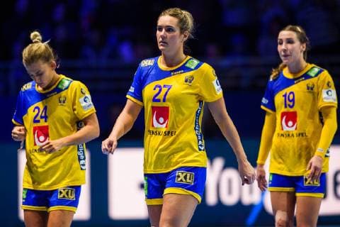 Handball, EM, Damen, Dänemark - Schweden 181130 Nathalie Hagman, Sabina Jacobsen and Anna Lagerquist of Sweden looks dejected after the EHF European WomenÕs Handball Championship match between Denmark and Sweden on November 30, 2018 in Nantes. Photo: Ludvig Thunman BILDBYRN kod LT 35557  Copyright: LUDVIGxTHUNMAN BB181130LT162