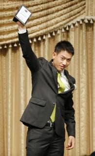 Tennis, Kei Nishikori ist Japans Spieler des Jahres Nishikori awarded JTA s Outstanding Player of Year Japanese tennis player Kei Nishikori is awarded the Japan Tennis Association s Outstanding Player of the Year at a ceremony in Tokyo on Nov. 30, 2018. 