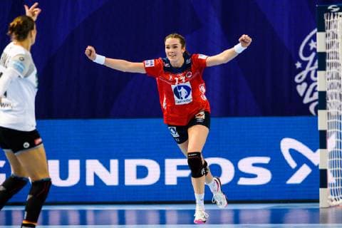 Handball, EM, Damen, Norwegen - Deutschland 181201 Kari Brattset of Norway celebrates during the EHF European WomenÕs Handball Championship match between Norway and Germany on December 1, 2018 in Brest. Photo: Fredrik Varfjell BILDBYRN kod FV 150167  Copyright: FREDRIKxVARFJELL BB181201FV002
