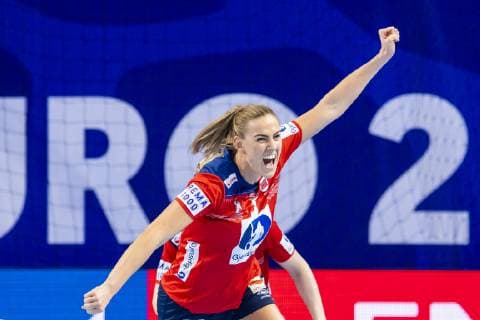 Handball, EM, Damen, Norwegen - Deutschland 181201 Emilie Hegh Arntzen of Norway celebrates during the EHF European Women?s Handball Championship match between Norway and Germany on December 1, 2018 in Brest. Photo: Fredrik Varfjell BILDBYRAN kod FV 150167  Copyright: FREDRIKxVARFJELL BB181201FV010