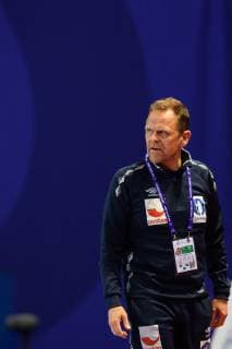 181201 Thorir Hergeirsson, head coach of Norway, during the EHF European WomenÕs Handball Championship match between Norway and Germany on December 1, 2018 in Brest. Photo: Fredrik Varfjell BILDBYRN kod FV 150167  Copyright: FREDRIKxVARFJELL BB181201FV018