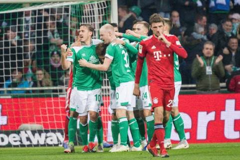 Sport Bilder des Tages GER, 1.FBL, Werder Bremen vs FC Bayern Muenchen 01.12.2018, Weser Stadion, Bremen, GER, 1.FBL, Werder Bremen vs FC Bayern Muenchen, DFL REGULATIONS PROHIBIT ANY USE OF PHOTOGRAPHS AS IMAGE SEQUENCES AND OR QUASI-VIDEO. im Bild 1 zu 1 durch Yuya Osako (Werder Bremen 08) gegen Manuel Neuer (FC Bayern Muenchen 01) jubel Johannes Eggestein (Werder Bremen 24) Nuri Sahin (Werder Bremen 17) Theodor Gebre Selassie (Werder Bremen 23) Max Kruse (Werder Bremen 10) *** GER 1 FBL Werder Bremen vs FC Bayern Muenchen 01 12 2018 Weser Stadium Bremen GER 1 FBL Werder Bremen vs FC Bayern Muenchen DFL REGULATIONS PROHIBIT ANY USE OF PHOTOGRAPHS AS IMAGE SEQUENCES AND OR QUASI VIDEO in picture 1 to 1 by Yuya Osako Werder Bremen 08 against Manuel Neuer FC Bayern Muenchen 01 Johannes Eggestein Werder Bremen 24 Nuri Sahin Werder Bremen 17 Theodor Gebre Selassie Werder Bremen 23 Max Kruse Werder Bremen 10 nordphotoxKokenge nph00001