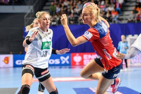 181201 Henny Ella Reistad of Norway during the EHF European WomenÕs Handball Championship match between Norway and Germany on December 1, 2018 in Brest. Photo: Fredrik Varfjell BILDBYRN kod FV 150167  Copyright: FREDRIKxVARFJELL BB181201FV023