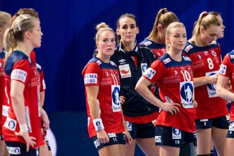 181201 Malin Aune, Marta Tomac and Stine Bredal Oftedal of Norway looks dejected after the EHF European WomenÕs Handball Championship match between Norway and Germany on December 1, 2018 in Brest. Photo: Fredrik Varfjell BILDBYRN kod FV 150167  Copyright: FREDRIKxVARFJELL BB181201FV026