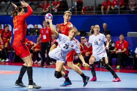 Handball, EM, Damen, Rumänien - Tschechien 181201 Jana Å ustkova of Czech Republic during the EHF European Women?s Handball Championship match between Romania and Czech Republic on December 1, 2018 in Brest. Photo: Fredrik Varfjell BILDBYRAN kod FV 150168  Copyright: FREDRIKxVARFJELL BB181201FV074
