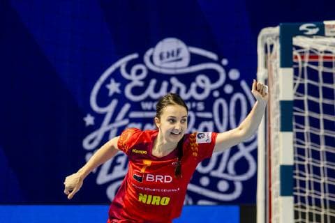 Handball, EM, Damen, Rumänien - Tschechien 181201 Eliza Buceschi of Romania celebrates during the EHF European Women?s Handball Championship match between Romania and Czech Republic on December 1, 2018 in Brest. Photo: Fredrik Varfjell BILDBYRAN kod FV 150168  Copyright: FREDRIKxVARFJELL BB181201FV084