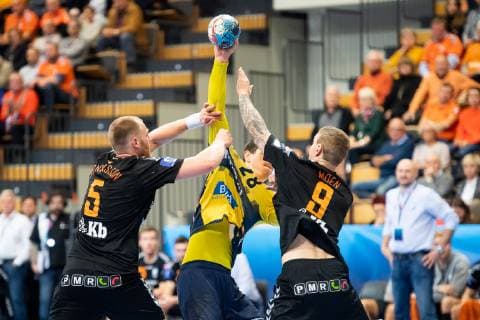 Handball, CL, IFK Kristianstad - Rhein-Neckar Löwen 181201 Kristianstads Arnar Freyr Arnarsson och Tore Stig Moen Nilsen möter Rhein-Neckar Löwens Filip Taleski under handbollsmatchen i Champions League mellan IFK Kristianstad och Rhein Neckar Löwen den 1 december 2018 i Kristianstad.  Copyright: AvdoxBilkanovic BB181201AB064
