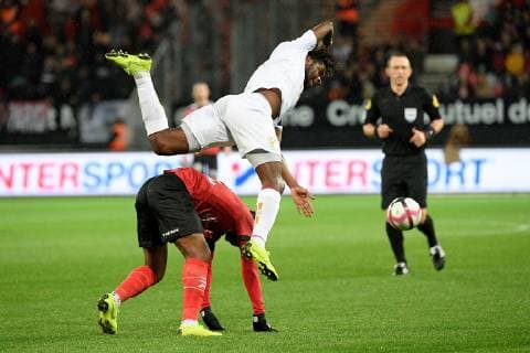 05 ADRIEN TAMEZE (NICE) - CHUTE FOOTBALL : Guingamp vs Nice - Ligue 1 Conforama - 01 12 2018 FEP Panoramic 
