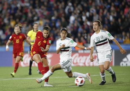 Spain s Irene Lopez (L) in action against Mexico s Ximena Rios during the Women s Under 17 World Cup final match between Spain and Mexico, in Montevideo, Uruguay, 01 December 2018. Spain vs. Mexico !ACHTUNG: NUR REDAKTIONELLE NUTZUNG!  Copyright: xFedericoxAnfittix AME4057 20181202-636793090866054500