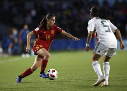 Spain s Eva Navarro (L) in action against Mexico s Ximena Rios during the Women s Under 17 World Cup final match between Spain and Mexico, in Montevideo, Uruguay, 01 December 2018. Spain vs. Mexico !ACHTUNG: NUR REDAKTIONELLE NUTZUNG!  Copyright: xFedericoxAnfittix AME4053 20181202-636793091479428485