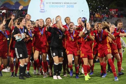 Spain s players celebrate after winning the Women s Under 17 World Cup final match between Spain and Mexico, in Montevideo, Uruguay, 01 December 2018. Spain vs. Mexico !ACHTUNG: NUR REDAKTIONELLE NUTZUNG!  Copyright: xRaulxMartinezx AME4106 20181202-636793202898667245
