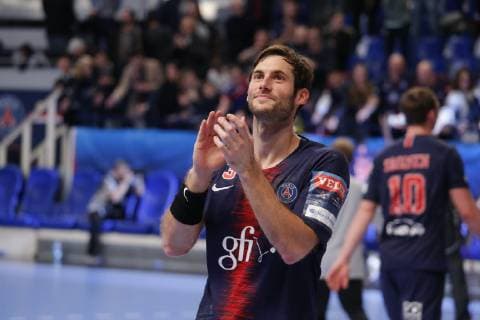Uwe Gensheimer (psg) saluant les supporters HANDBALL : Velux EHF Champions League - Paris vs Skjern- Paris - 01 12 2018 StephenCaillet Panoramic 
