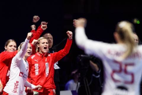 Sport Bilder des Tages 181202 Trine ¯stergaard Jensen of Denmark celebrates with the bench during the EHF European WomenÕs Handball Championship match between Poland and Denmark on November 2, 2018 in Nantes. Photo: Ludvig Thunman BILDBYRN kod LT 35558  Copyright: LUDVIGxTHUNMAN BB181202LT017