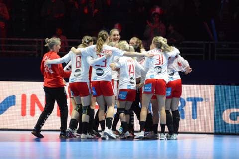 Joie victoire equipe Danemark HANDBALL : Pologne vs Danemark - Euro 2018 Feminin - Nantes - 02 12 2018 RonanHoussin Panoramic 