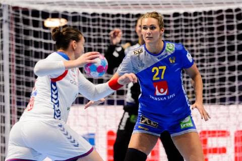 181202 Sabina Jacobsen of Sweden during the EHF European WomenÕs Handball Championship match between Sweden and Serbia on December 2, 2018 in Nantes. Photo: Ludvig Thunman BILDBYRN kod LT 35559  Copyright: LUDVIGxTHUNMAN BB181202LT042